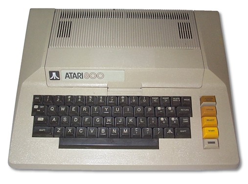 Popularny domowy komputer osobisty Atari 800