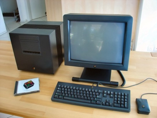 Komputer firmy Next założonej przez Steve'a Jobsa model Cube