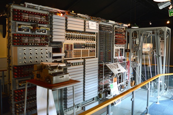 Pierwszy brytyjski komputer kryptologiczny Colossus